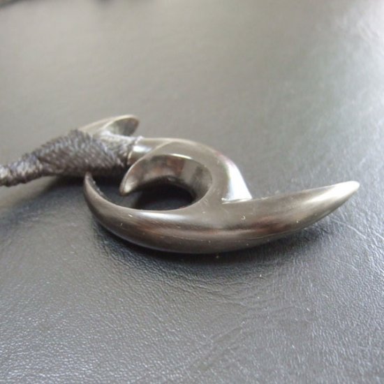 カービングペンダント【フィッシュフック】 - 12049zhb 《一点もの》