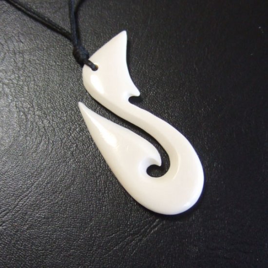 ボーンカービングペンダント【フィッシュフック】 - 12050dnd