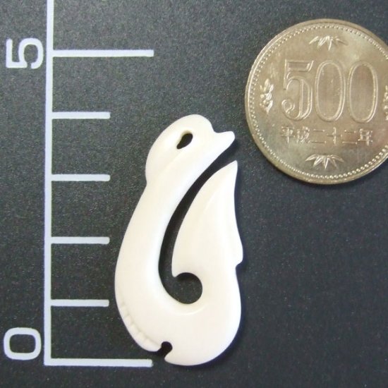 ボーンカービングペンダント【フィッシュフック】 - 12051chd