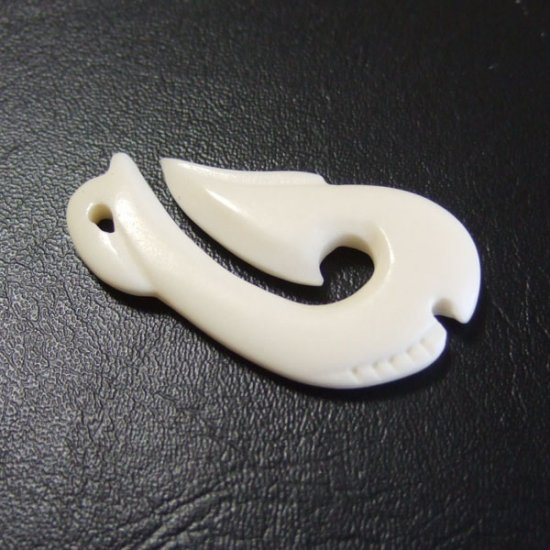 ボーンカービングペンダント【フィッシュフック】 - 12051chd