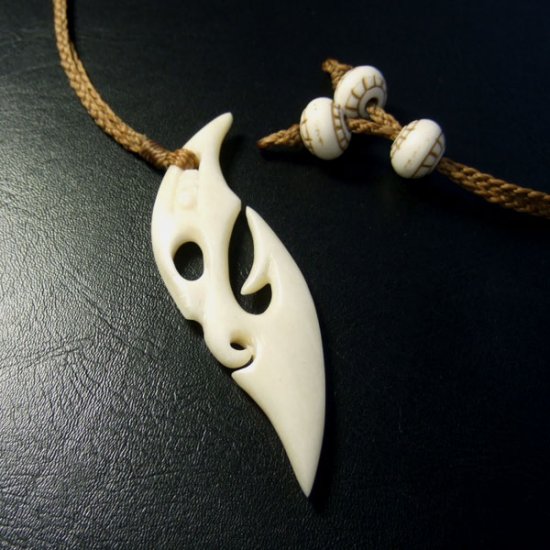 ボーンカービングペンダント【フィッシュフック】 - 12061zhb 《一点もの》
