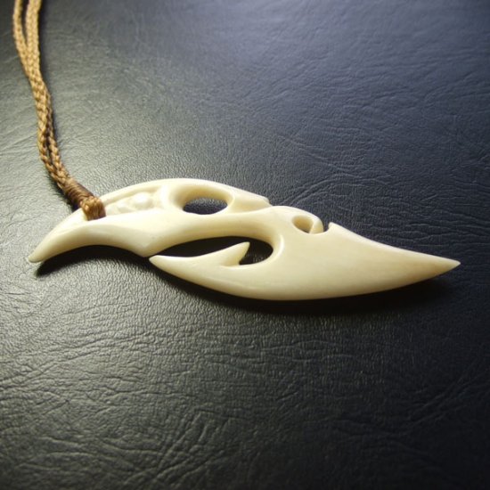 ボーンカービングペンダント【フィッシュフック】 - 12061zhb 《一点もの》