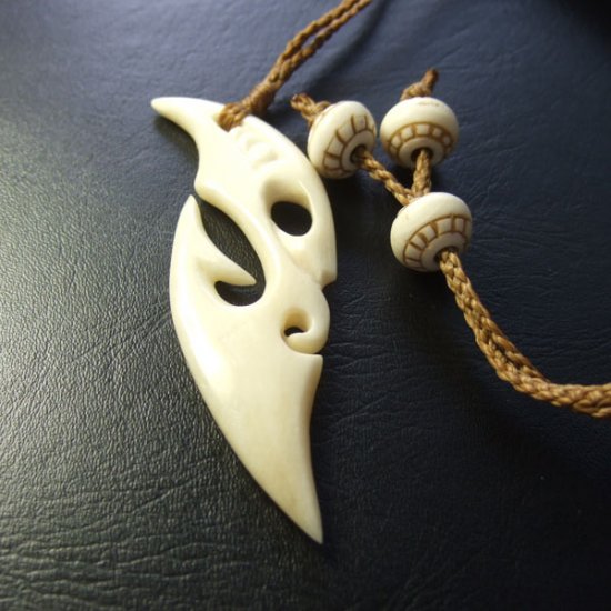 ボーンカービングペンダント【フィッシュフック】 - 12061zhb 《一点もの》