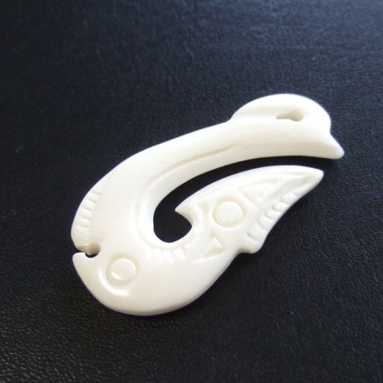 ボーンカービングペンダント【フィッシュフック】 - 12065chd