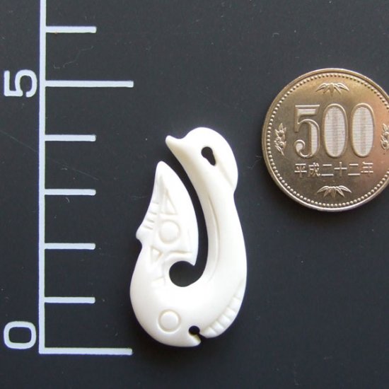 ボーンカービングペンダント【フィッシュフック】 - 12065chd