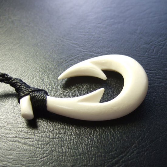 ボーンカービングペンダント【フィッシュフック】 - 12070chd 《一点もの》