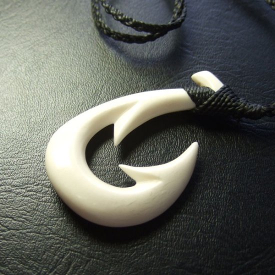 ボーンカービングペンダント【フィッシュフック】 - 12070chd 《一点もの》