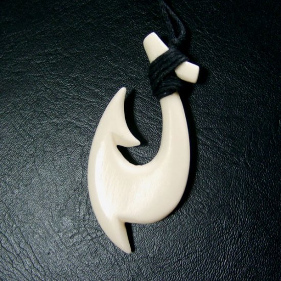 ボーンカービングペンダント【フィッシュフック】 - 12075chd