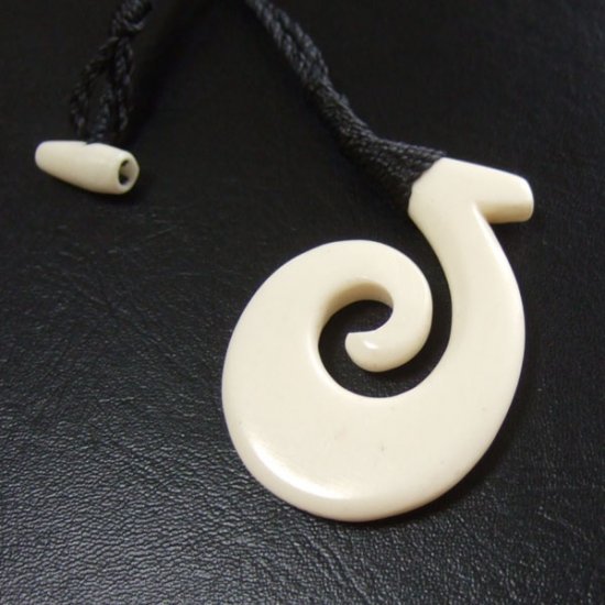 ボーンカービングペンダント【フィッシュフック】 - 12076chd