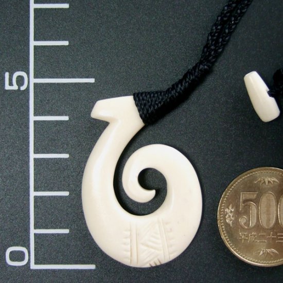 ボーンカービングペンダント【フィッシュフック】 - 12076chd