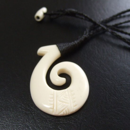 ボーンカービングペンダント【フィッシュフック】 - 12076chd