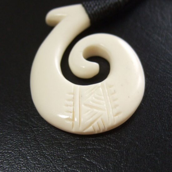 ボーンカービングペンダント【フィッシュフック】 - 12076chd