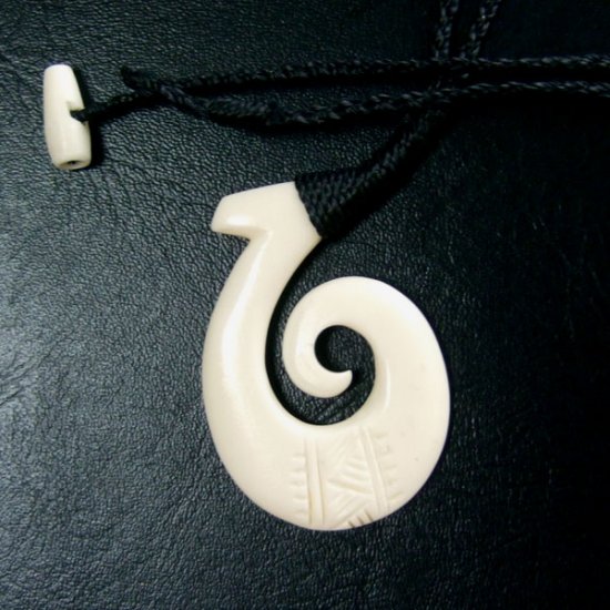 ボーンカービングペンダント【フィッシュフック】 - 12076chd