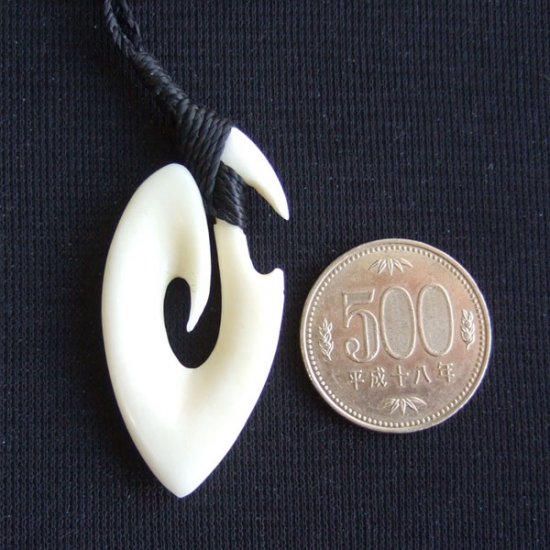 ボーンカービングペンダント【フィッシュフック】 - 12077zhb 《一点もの》