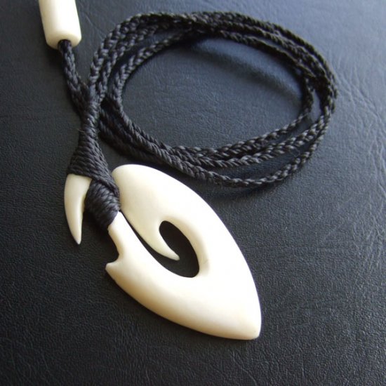 ボーンカービングペンダント【フィッシュフック】 - 12077zhb 《一点もの》