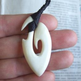 ボーンカービングペンダント【フィッシュフック】 - 12077zhb 《一点もの》