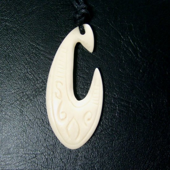 ボーンカービングペンダント【フィッシュフック】 - 12082chd