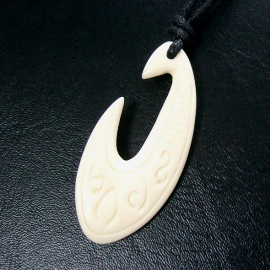 ボーンカービングペンダント【フィッシュフック】 - 12082chd