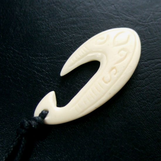 ボーンカービングペンダント【フィッシュフック】 - 12082chd