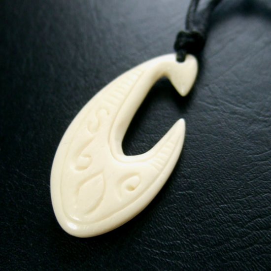 ボーンカービングペンダント【フィッシュフック】 - 12082chd