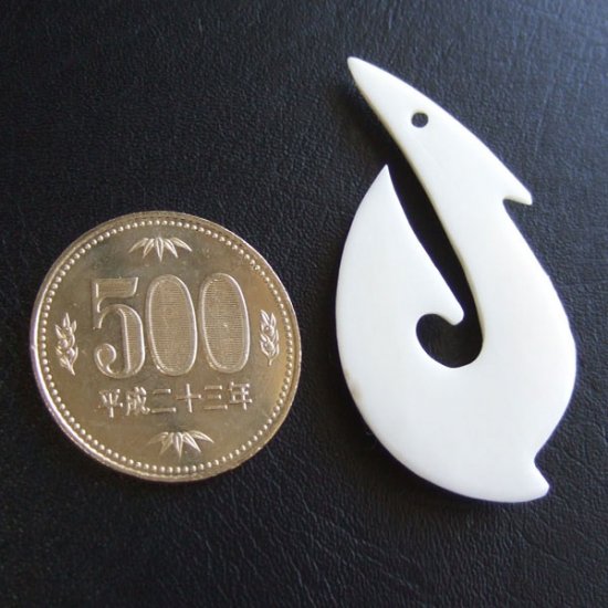 【表示現品】ボーンカービングペンダント【フィッシュフック】 - 12095ebo