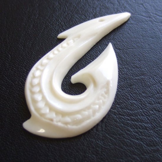 【表示現品】ボーンカービングペンダント【フィッシュフック】 - 12095ebo