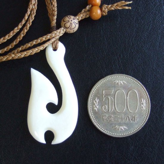 ボーンカービングペンダント【フィッシュフック】茶色コード - 12100zhc