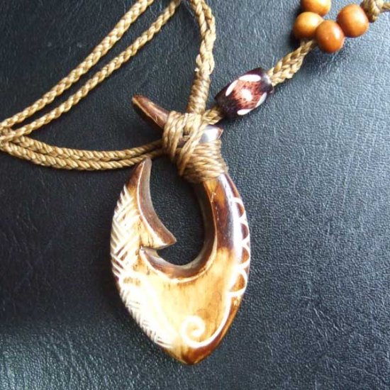 ステイン ボーンカービングペンダント【フィッシュフック】 - BCT-30002