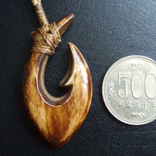 ステイン ボーンカービングペンダント【フィッシュフック】 - BCT-30002