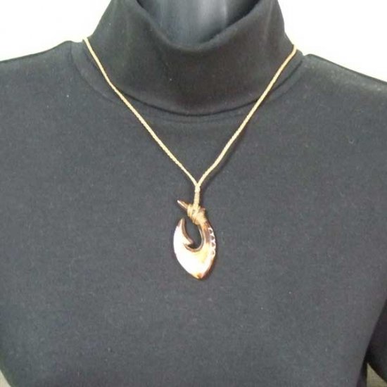 ステイン ボーンカービングペンダント【フィッシュフック】 - BCT-30002