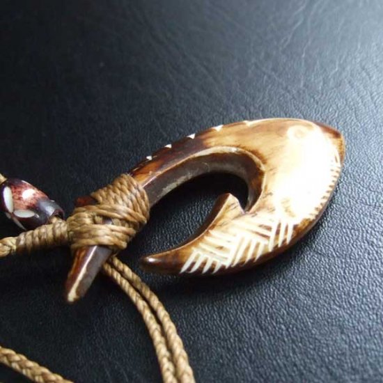 ステイン ボーンカービングペンダント【フィッシュフック】 - BCT-30002