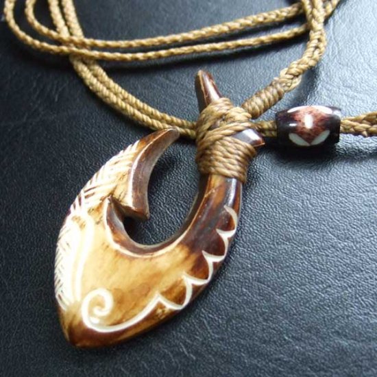 ステイン ボーンカービングペンダント【フィッシュフック】 - BCT-30002