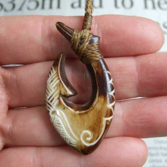 ステイン ボーンカービングペンダント【フィッシュフック】 - BCT-30002