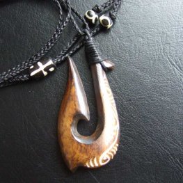 ステイン ボーンカービングペンダント【フィッシュフック】 - BCT-30004
