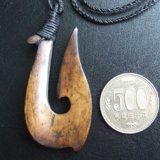 ステイン ボーンカービングペンダント【フィッシュフック】 - BCT-30004