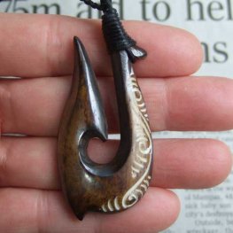 ステイン ボーンカービングペンダント【フィッシュフック】 - BCT-30004