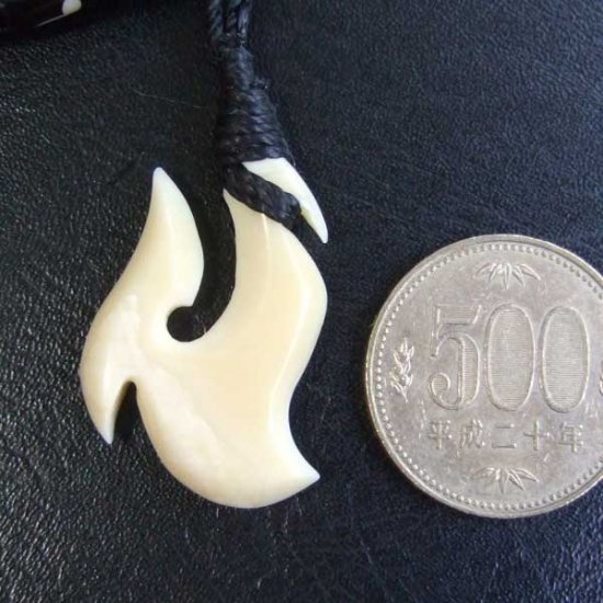 【表示現品】マッコウクジラの歯　カービングネックレス（約3.7cm）- BCT-30007