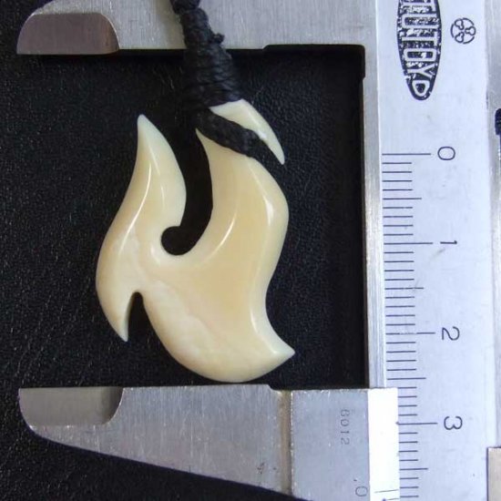 【表示現品】マッコウクジラの歯　カービングネックレス（約3.7cm）- BCT-30007