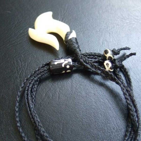 【表示現品】マッコウクジラの歯　カービングネックレス（約3.7cm）- BCT-30007