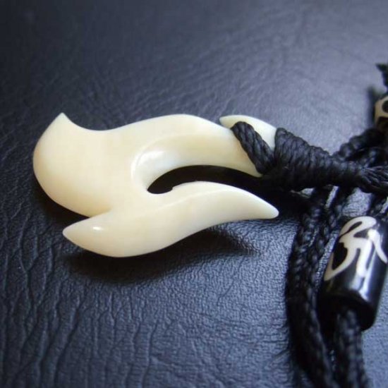 【表示現品】マッコウクジラの歯　カービングネックレス（約3.7cm）- BCT-30007