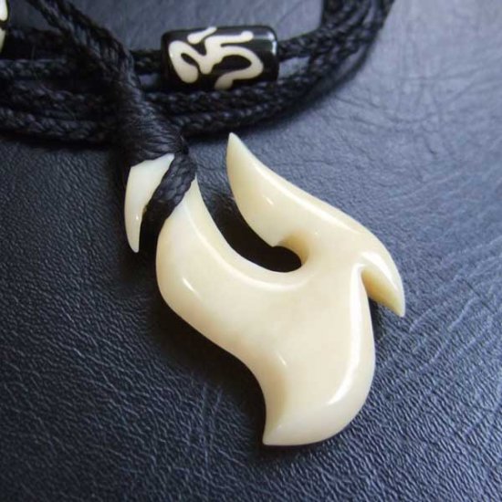 【表示現品】マッコウクジラの歯　カービングネックレス（約3.7cm）- BCT-30007