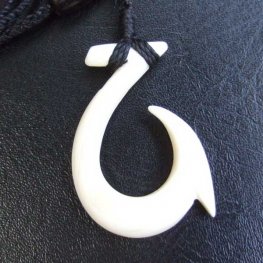 【訳あり現品】ボーンカービングペンダント【フィッシュフック】- BCT-30008 【訳あり現品】ボーンカービングペンダント【フィッシュフック】- BCT-30008