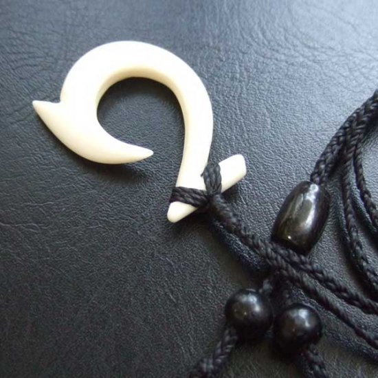 【訳あり現品】ボーンカービングペンダント【フィッシュフック】- BCT-30008