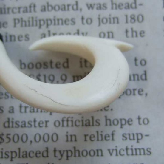 【訳あり現品】ボーンカービングペンダント【フィッシュフック】- BCT-30008