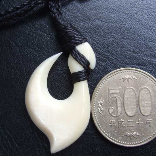 【表示現品】マッコウクジラの歯　カービングネックレス（約3.7cm）- BCT-30027