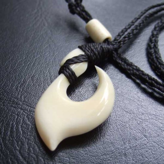 【表示現品】マッコウクジラの歯　カービングネックレス（約3.7cm）- BCT-30027