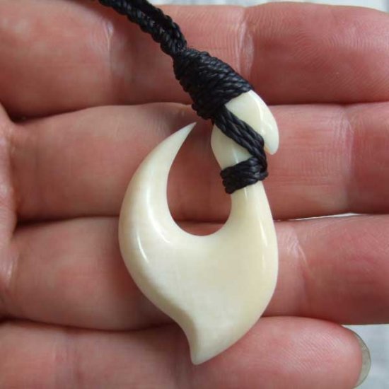 【表示現品】マッコウクジラの歯　カービングネックレス（約3.7cm）- BCT-30027