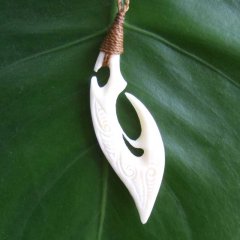 【表示現品】ボーンカービングペンダント【フィッシュフック】 - BTC-30057