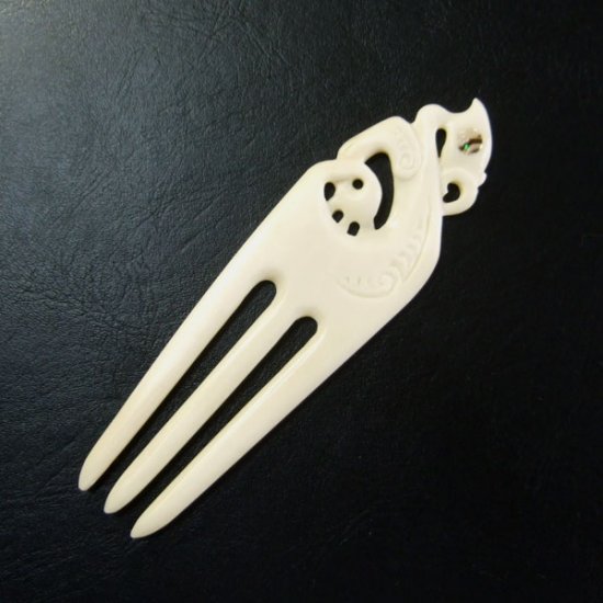 ボーンカービングペンダント【Heru+Manaia】 - 19011zhb 《一点もの》