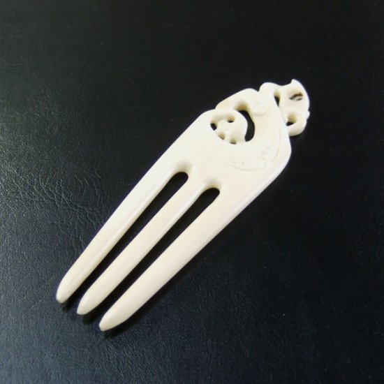 ボーンカービングペンダント【Heru+Manaia】 - 19011zhb 《一点もの》